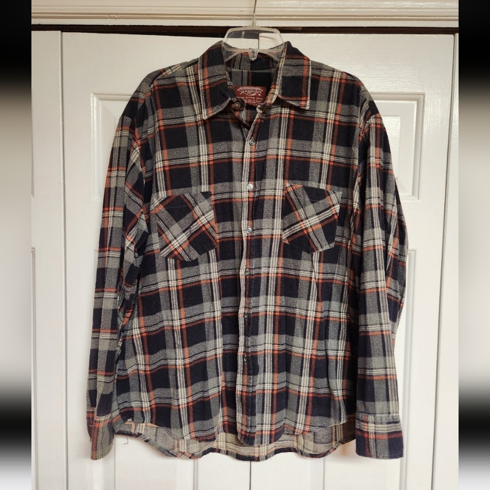 Graffiti Mens Egyptian Cotton Plaid Flannel. Mens Size XL